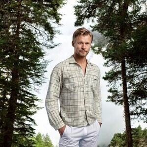 REI Men's Plaid Hiking Shirt M Long Sleeve Tan Blue Wrinkle Resistant VG